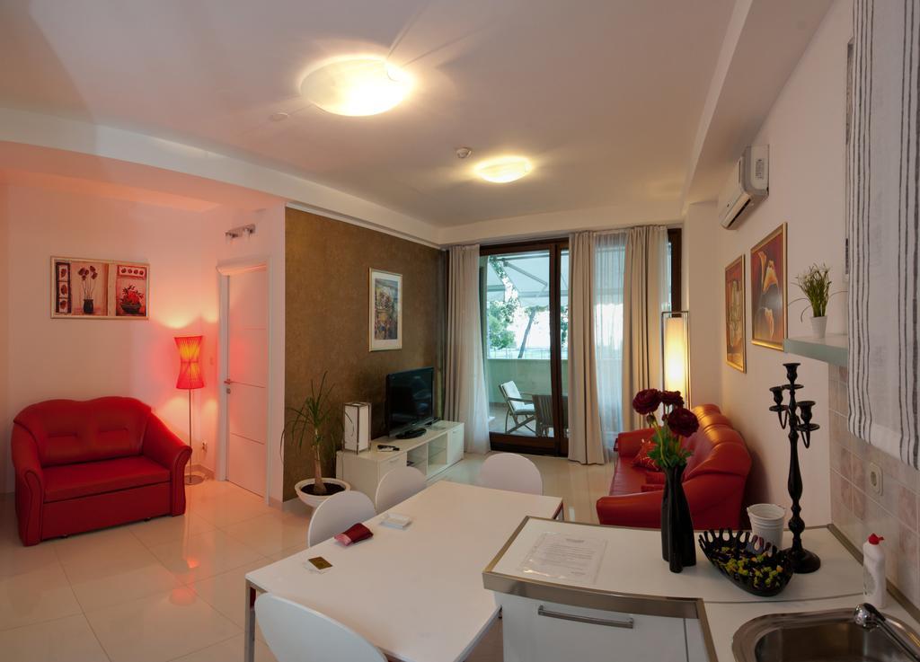Residence Apartments Anamaria Podstrana Esterno foto