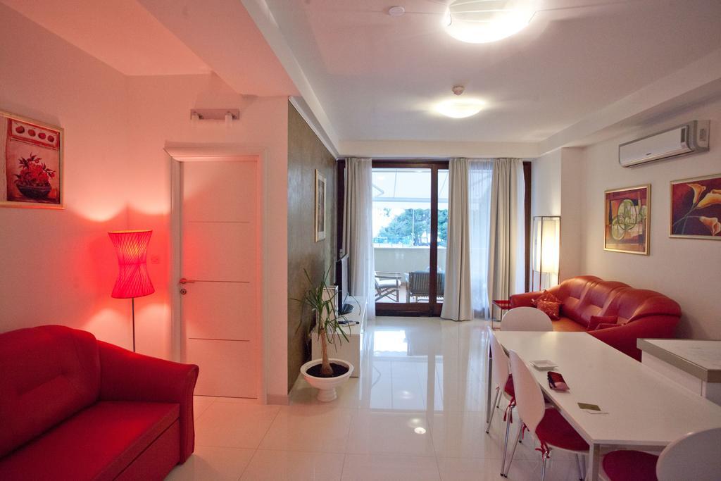 Residence Apartments Anamaria Podstrana Esterno foto